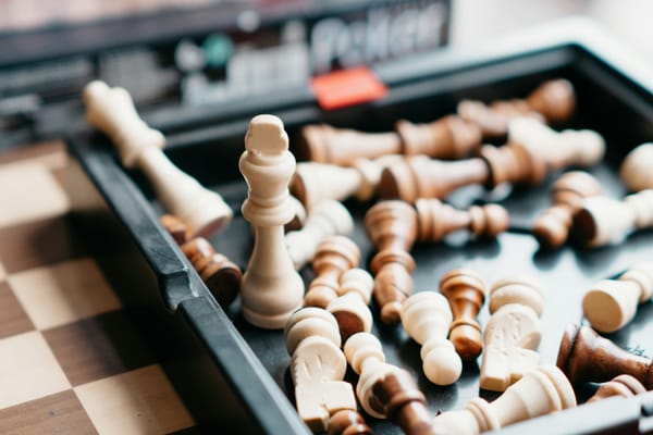 職人觀點｜除了跳槽，留在原公司還能怎麼提升自己的價值？原地躍昇的四種價值路徑